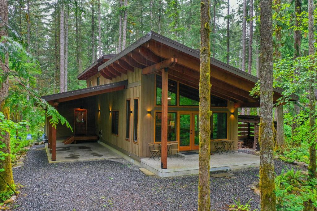 a small cabin in the woods with trees at Elysian at Mount Baker in Glacier