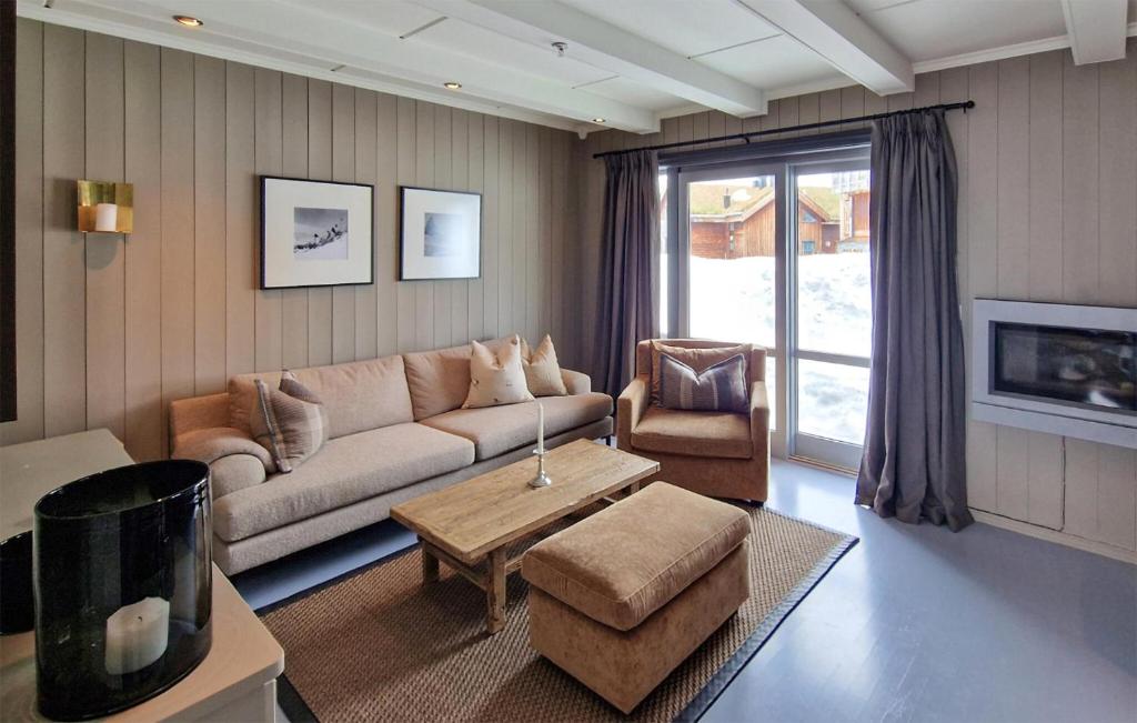 TV/trung tâm giải trí tại 2 Bedroom Stunning Home In Geilo