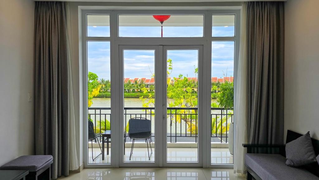 Riverside White House Boutique Hotel - 9