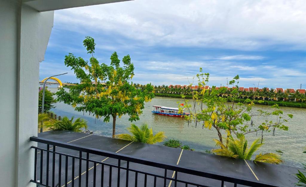 Riverside White House Boutique Hotel - 15