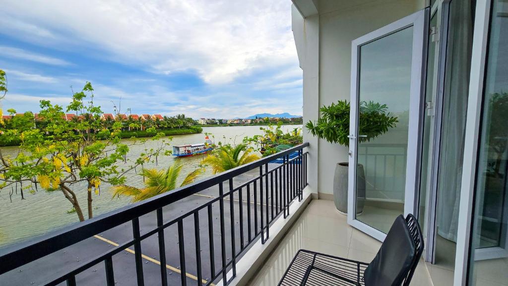 Riverside White House Boutique Hotel - 11