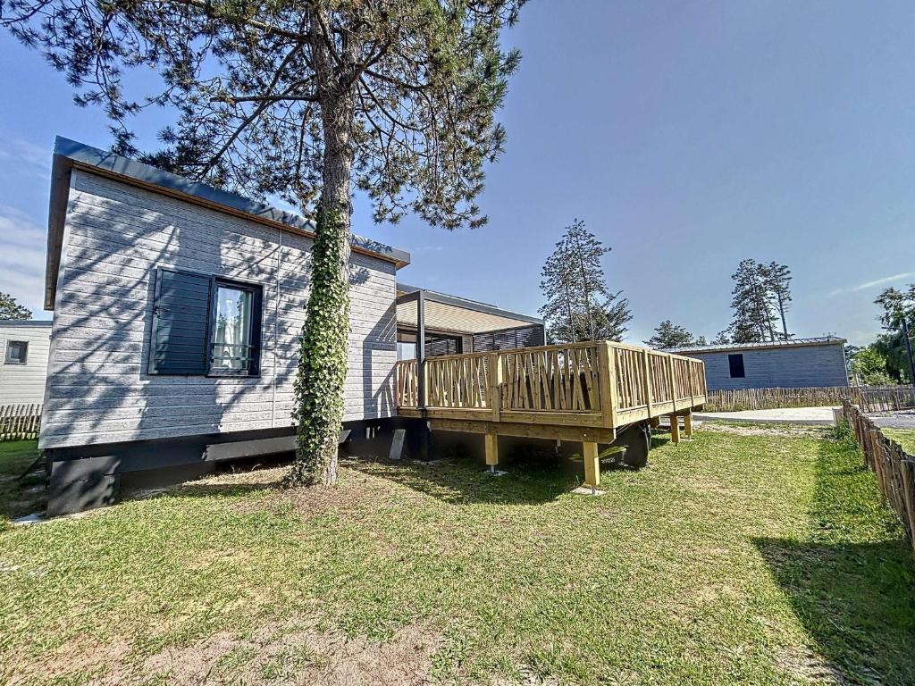 Vonkajšia záhrada v ubytovaní Chalet de standing 6 pers - Piscine chauffée - Proche plage - WIFI - Parking - Terrasse privée - FR-1-361-476