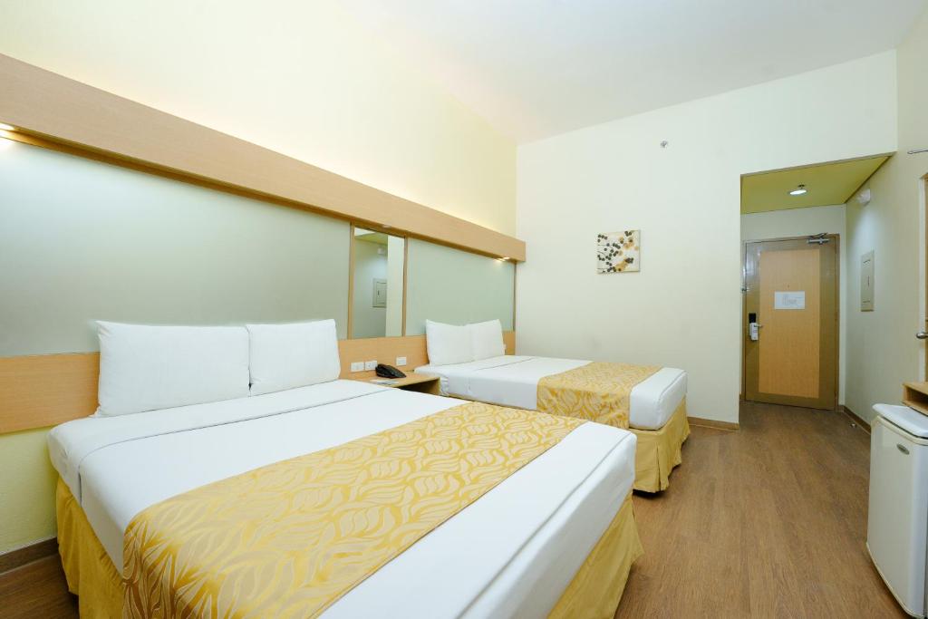 Postel nebo postele na pokoji v ubytování Microtel by Wyndham Davao