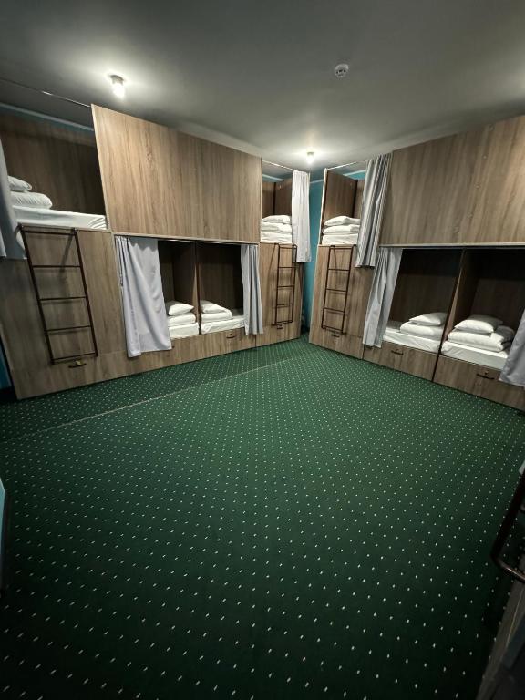Letto o letti in una camera di All Eyes Hostel