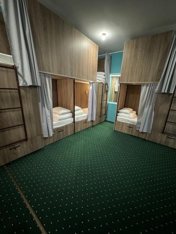 Letto o letti in una camera di All Eyes Hostel