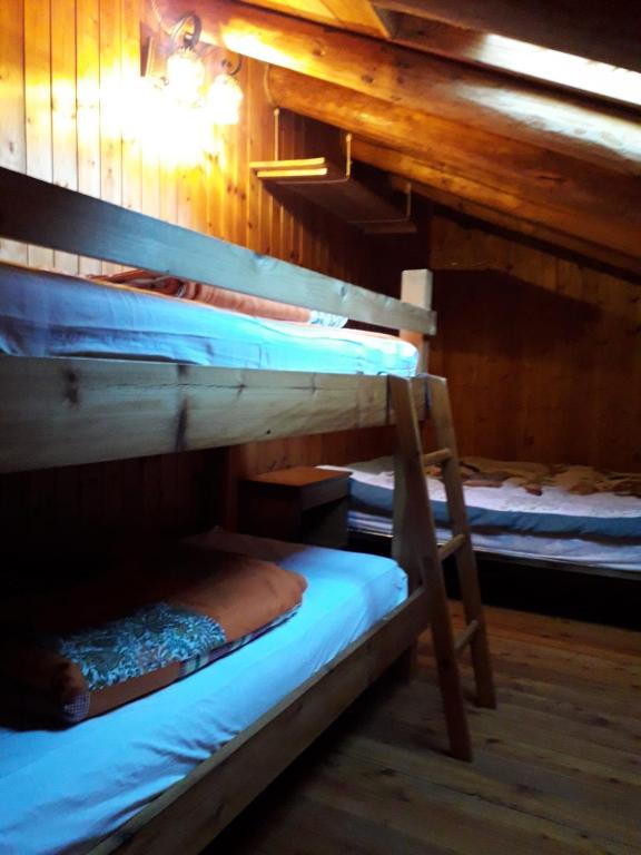 Postel nebo postele na pokoji v ubytování Monolocale di montagna