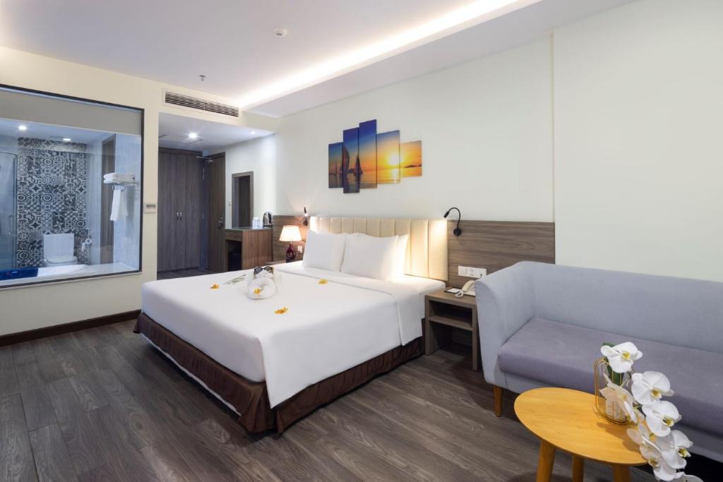 Giường trong phòng chung tại Xavia Hotel