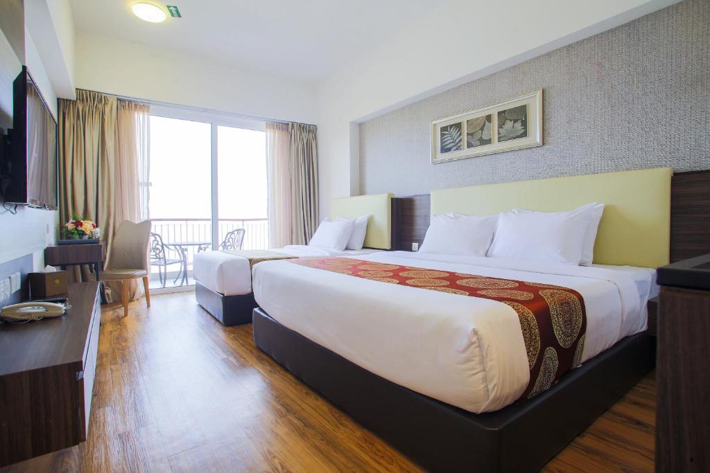 Postel nebo postele na pokoji v ubytování AMERALD RESORT HOTEL DESARU