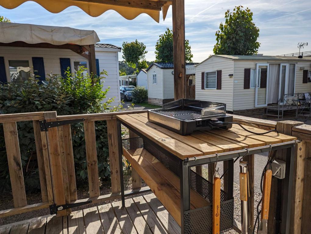 Balkón nebo terasa v ubytování Mobilhome avec piscine- plage à 10 minutes