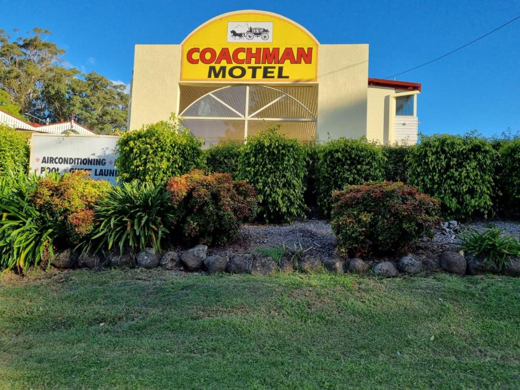 a building with a sign for a costumed motel at Coachman Motel in Toowoomba