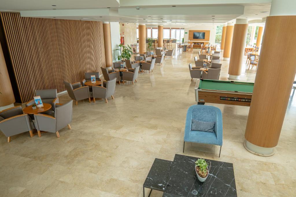 Biliár nebo kulečník v ubytování Aparthotel Dunes Platja