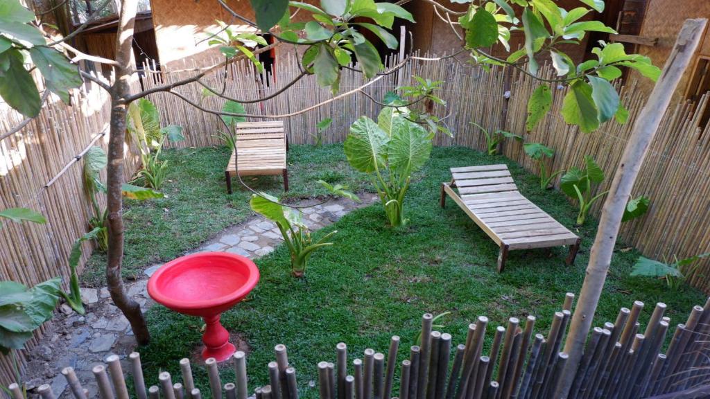 Zahrada ubytování OIA Beach Hostel - El Nido