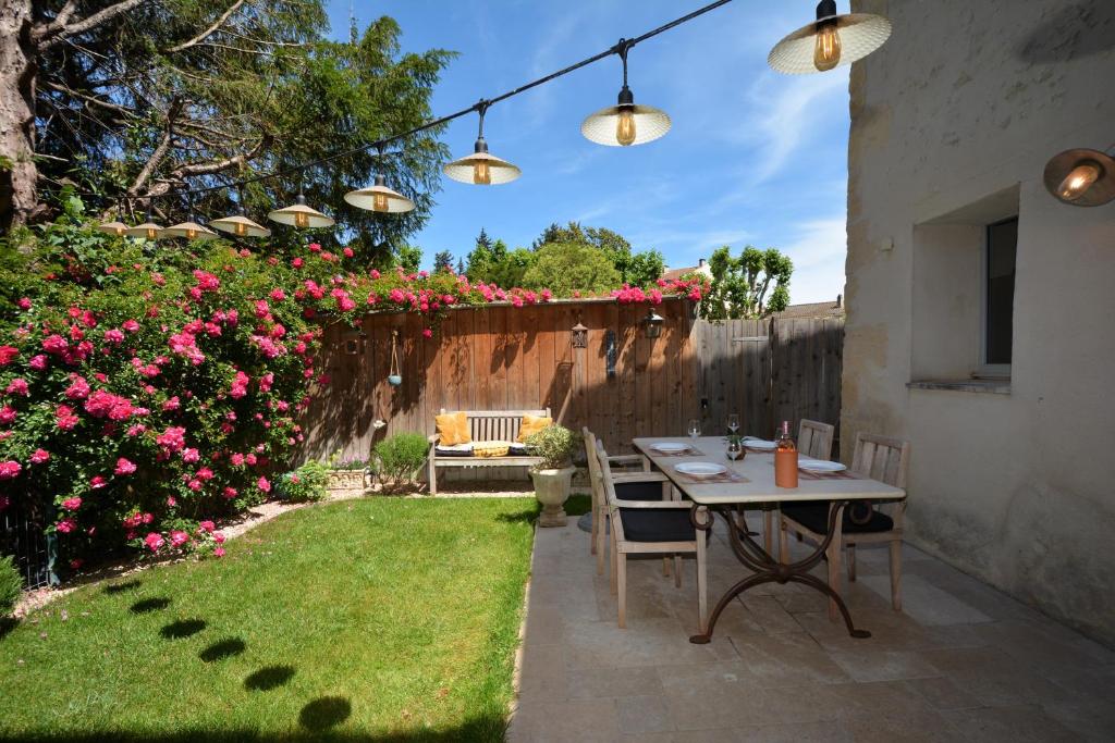 Κήπος έξω από το Maison Tarascon
