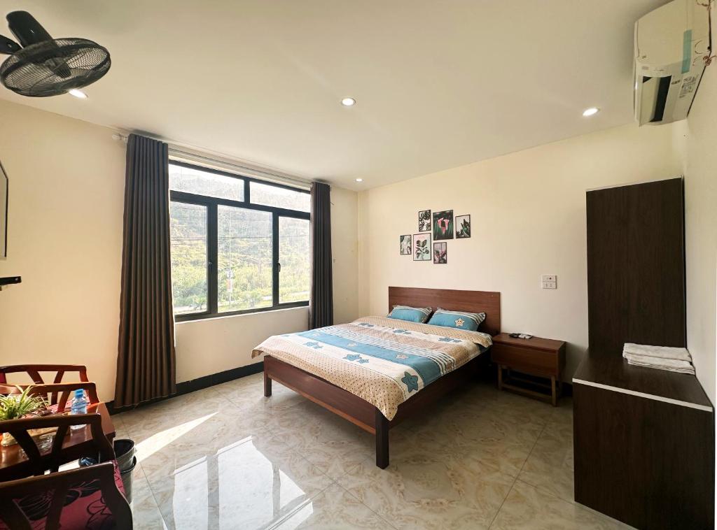Ha Giang Ali Hostel - King Room With Garden View