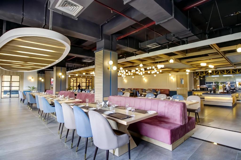 Restaurace v ubytování Cozzet Sonipat - A Cygnett Hotel