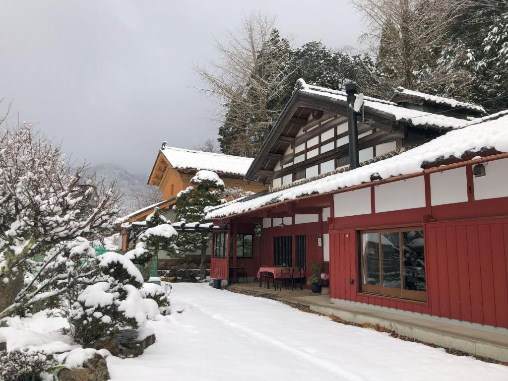 古民家の宿「こはる」 v zimě