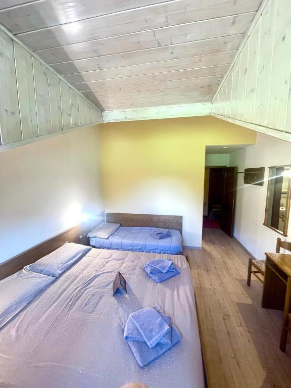 Postel nebo postele na pokoji v ubytování Hotel Biancaneve