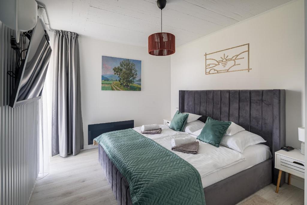 Posteľ alebo postele v izbe v ubytovaní Akvarell Apartmanház