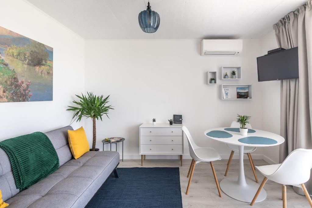 Posedenie v ubytovaní Akvarell Apartmanház