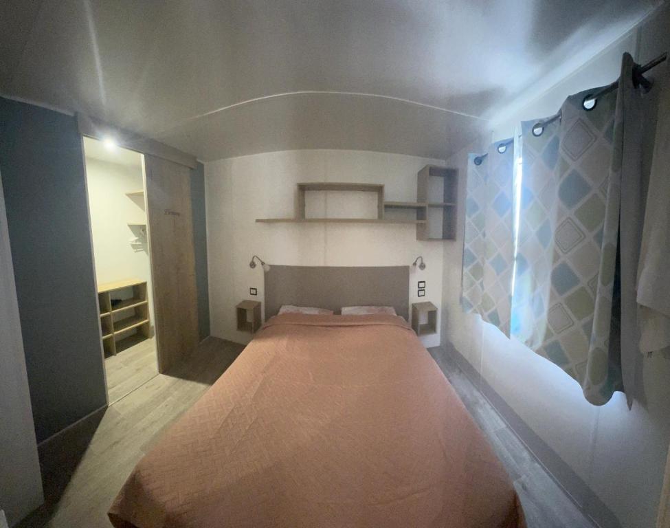 Postel nebo postele na pokoji v ubytování Mobile-home le Badwill