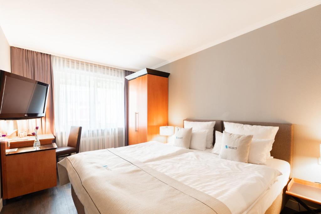 Postel nebo postele na pokoji v ubytování Select Hotel Friedrichshafen