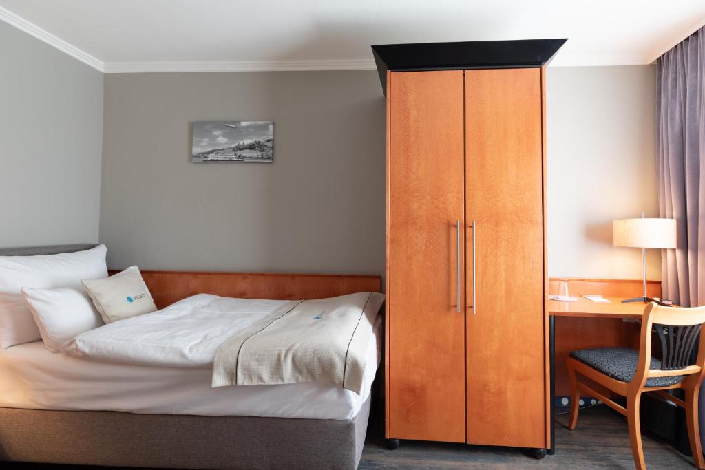 Postel nebo postele na pokoji v ubytování Select Hotel Friedrichshafen