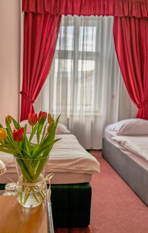Postel nebo postele na pokoji v ubytování Hotel Růžek