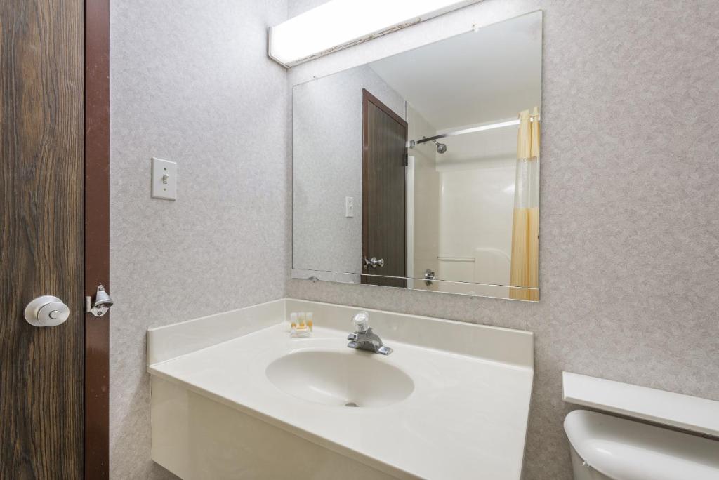 Days Inn by Wyndham Berlin Meriden - Habitación Con 2 Camas Grandes - No Fumadores