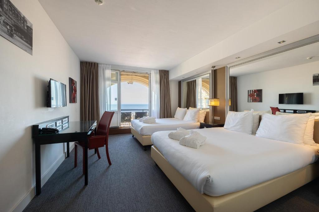 
Superior Family Room
