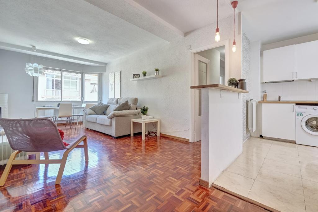 Camino Pamplona 5 by Clabao - Three-Bedroom Apartment