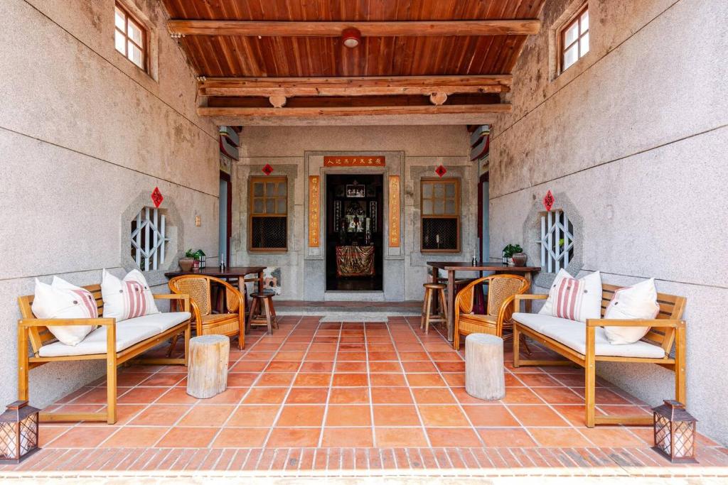 Χώρος καθιστικού στο 臺窩灣台南包棟民宿Taiwan Heritage House A Cultural Stay in Tainan 全新房間2-12人4房6衛4床2廳1廚房