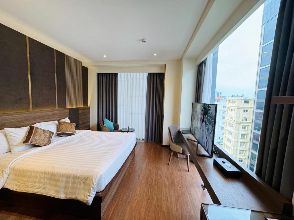 Premier Double City view - Room Only