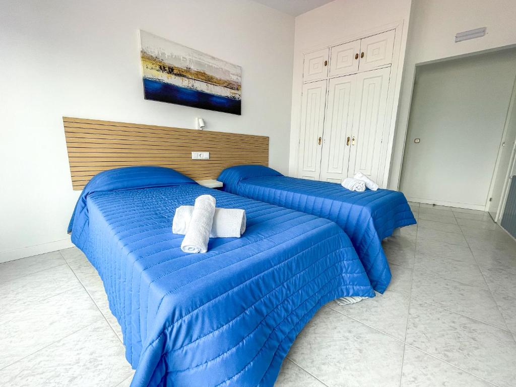 Cama o camas de una habitación en Complejo Tamanaco Illa de Arousa 3000