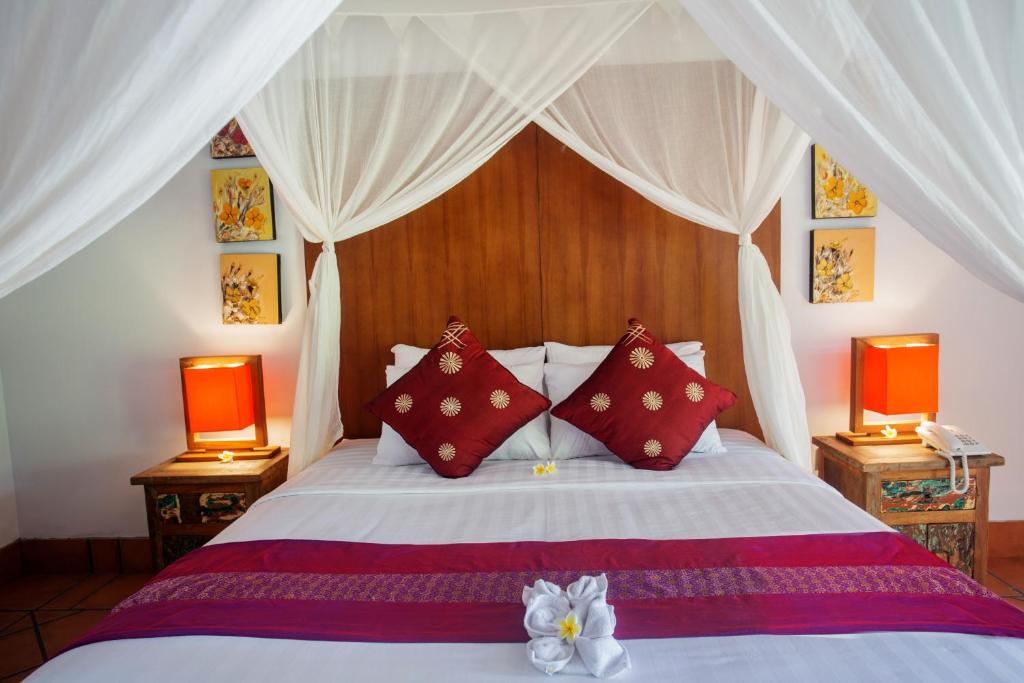 Postel nebo postele na pokoji v ubytování Ubud Luwih Nature Retreat