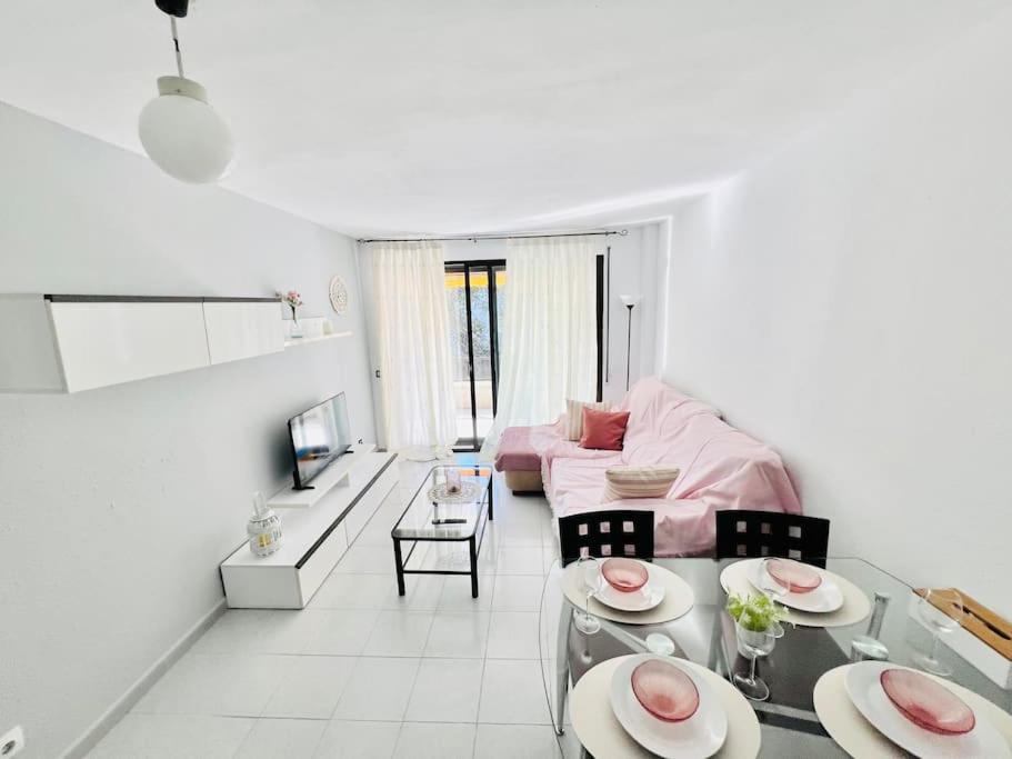O bucătărie sau chicinetă la Apartamento con parking la Pineda Costa Dorada