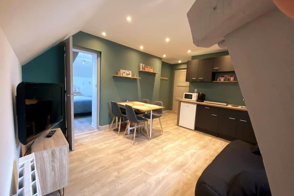 Kuchyň nebo kuchyňský kout v ubytování Appartement l antre deux vignes