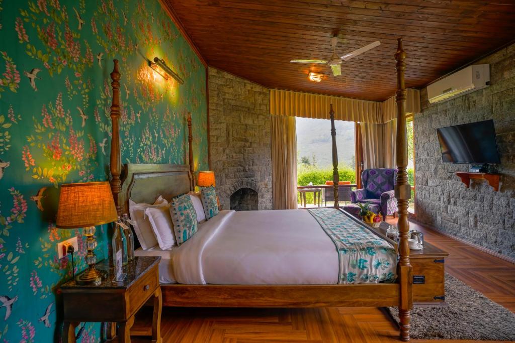 a bedroom with a bed in a room with green walls at Larisa Resort Manali in Manāli