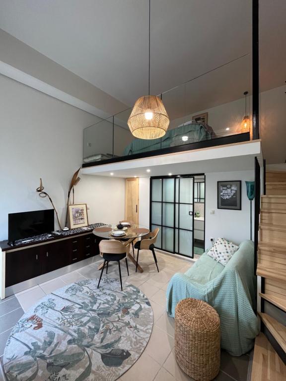 Modern Tiny Loft in Mantouki