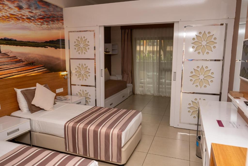 A seating area at Holiday Village Türkiye