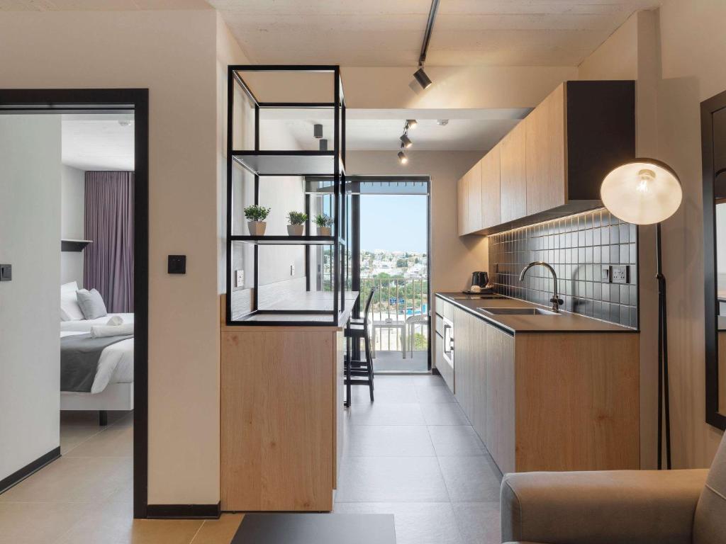 Kuchyň nebo kuchyňský kout v ubytování Aparthotel Adagio Malta Central