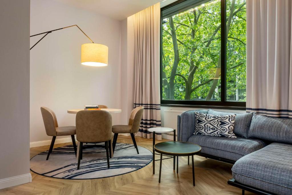 Posezení v ubytování DoubleTree by Hilton Berlin Ku'damm