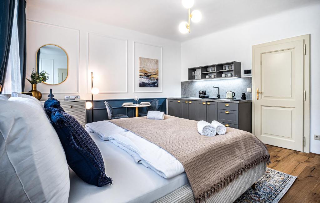 Beautifully renovated apartments at Lesser Town - 1