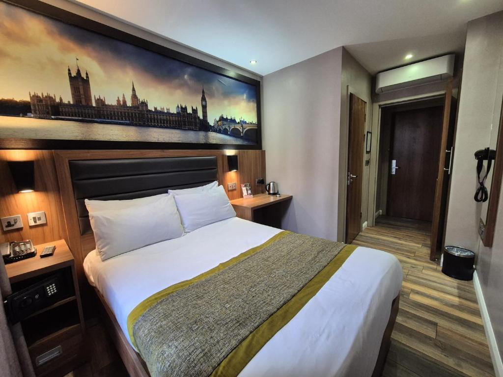 Katil atau katil-katil dalam bilik di London Court Hotel