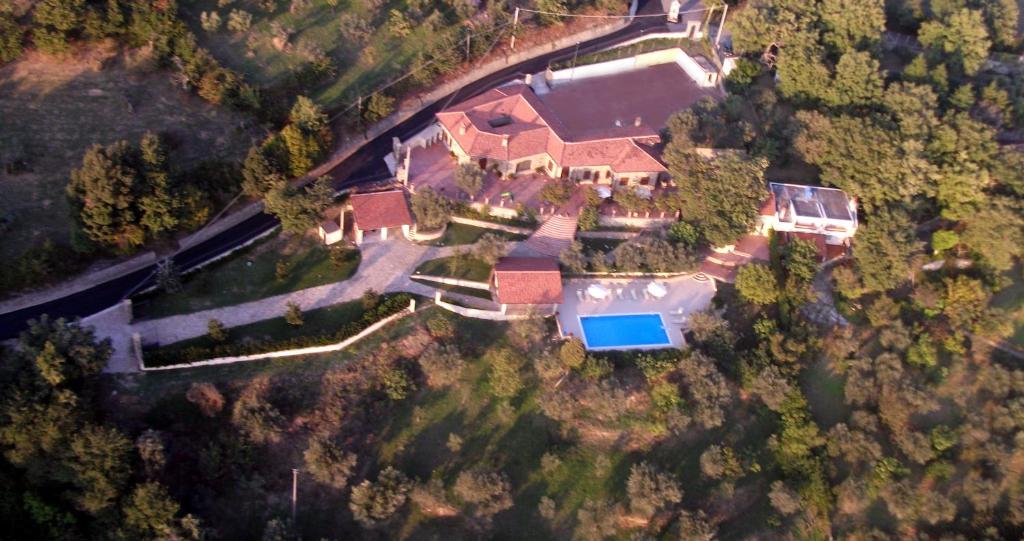 an aerial view of a house with a yard at Casale Degli Ulivi Prestige in Altavilla Silentina