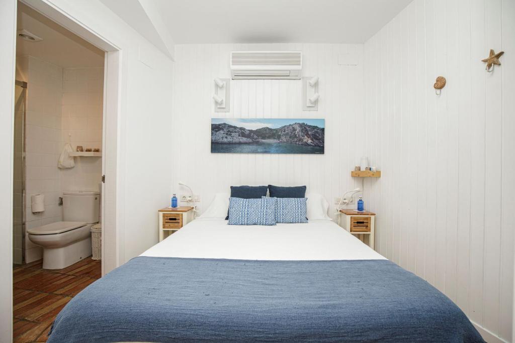 Postel nebo postele na pokoji v ubytování Hostalet de Cadaques by Suma Hotels
