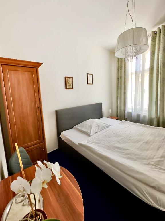 Postel nebo postele na pokoji v ubytování Hotel Růžek