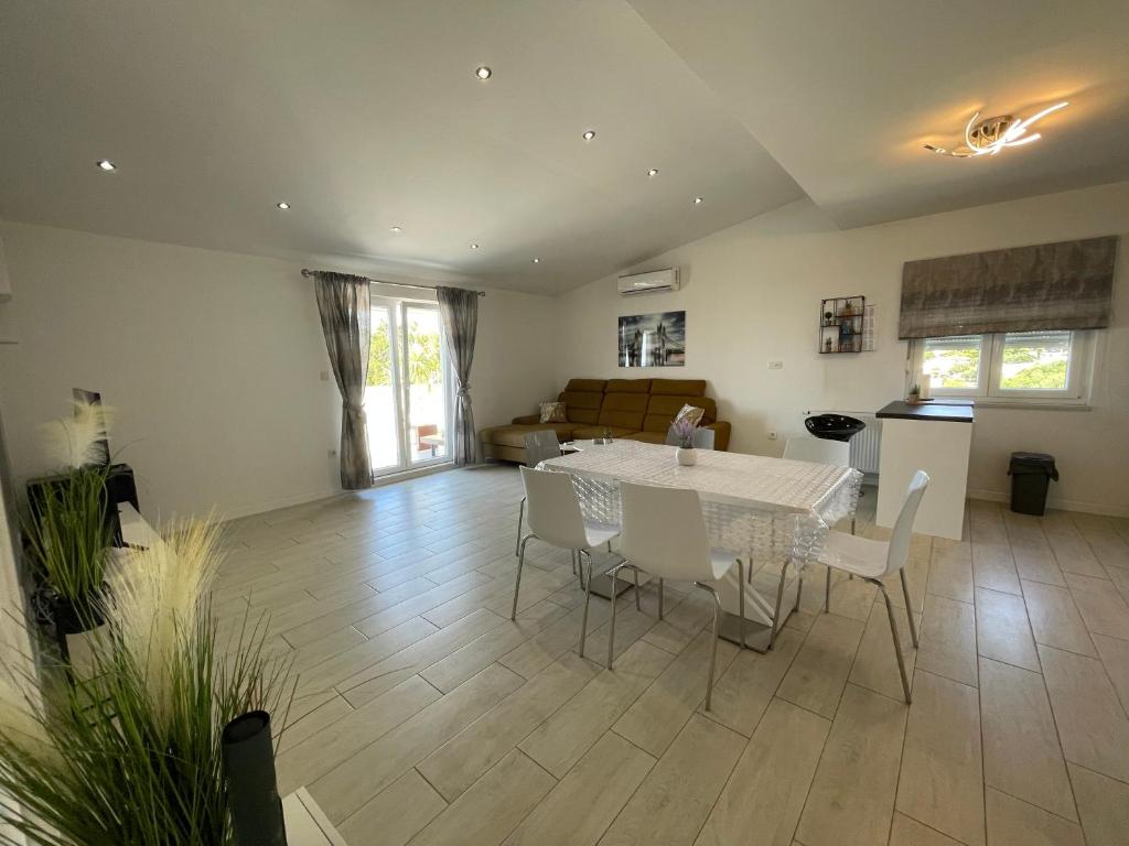Posedenie v ubytovaní Apartman Mili