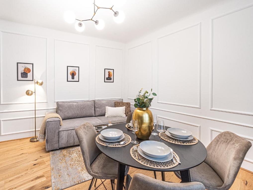 Beautifully renovated apartments at Lesser Town - 18