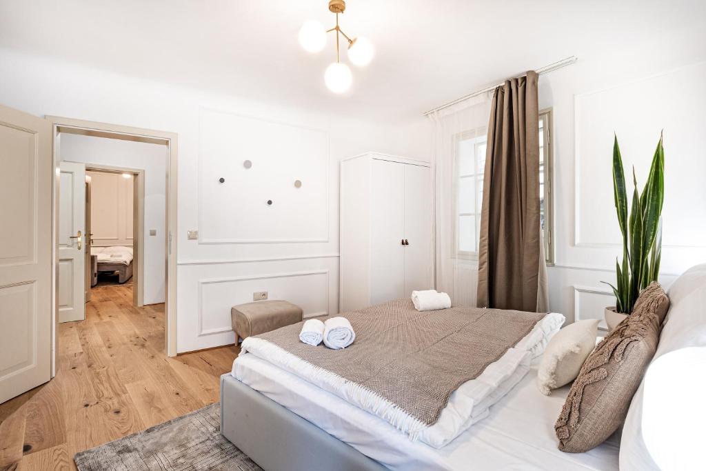 Beautifully renovated apartments at Lesser Town - 14