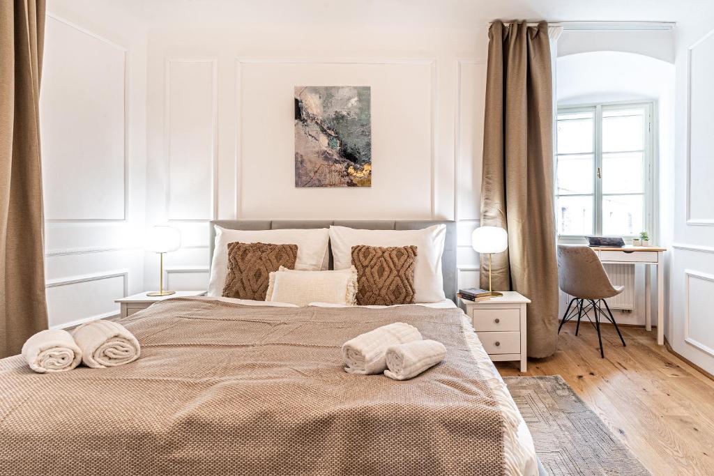 Beautifully renovated apartments at Lesser Town - 13